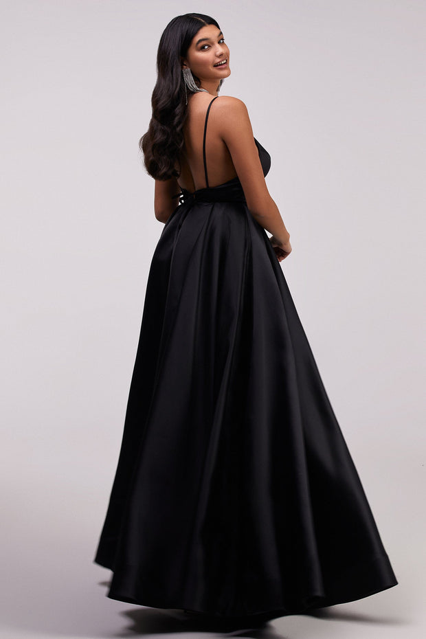 2024 Long Black Velvet Prom Dresses Spaghetti Straps V Neck Evening Pa –  MyChicDress